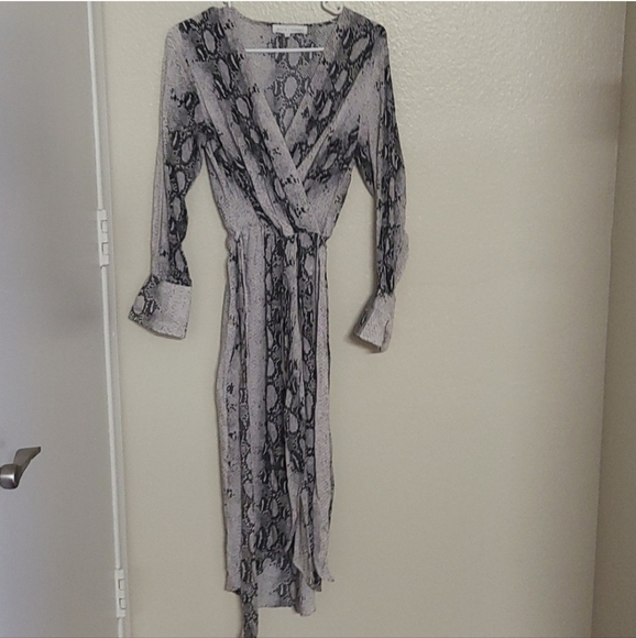 WHITE CLOSET Snake print dress with Slit - Picture 2 of 5